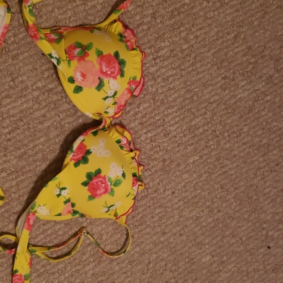 Bikini large top medium bottom - Picture 2 of 5